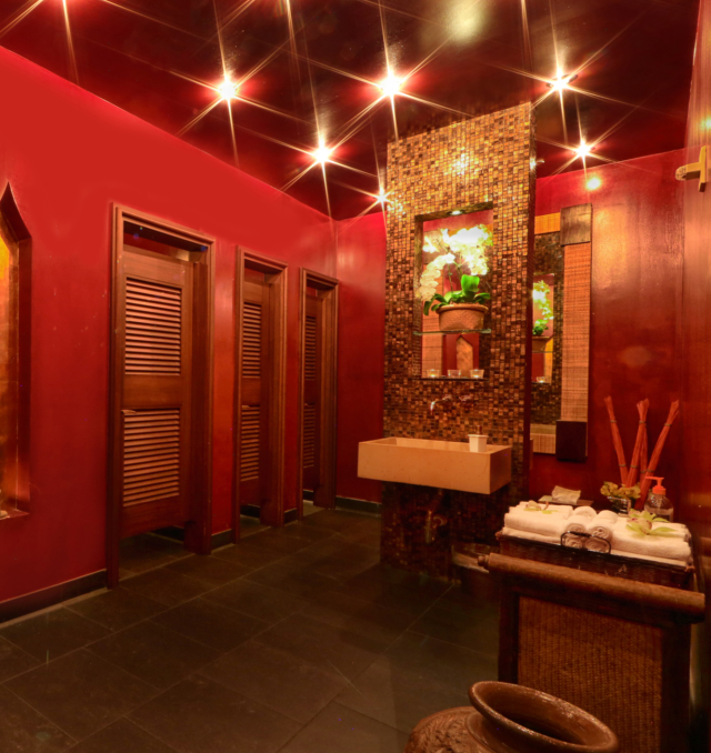 nan-thai-fine-dining-cintas-best-restroom